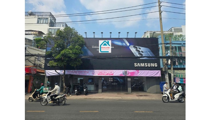 Cho thuê nhà Mặt Tiền Cách Mạng Tháng 8, P.11 Q.3+ Diện tích: 15,5m x 4m -Giá 105 Triệu